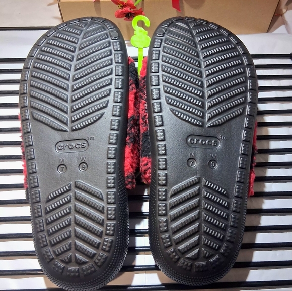 crocs Classic Buff Check Slide #210694-001 M7/W9 Red/Blk BRAND-NEW w/tags β€οΈππ - Picture 9 of 10
